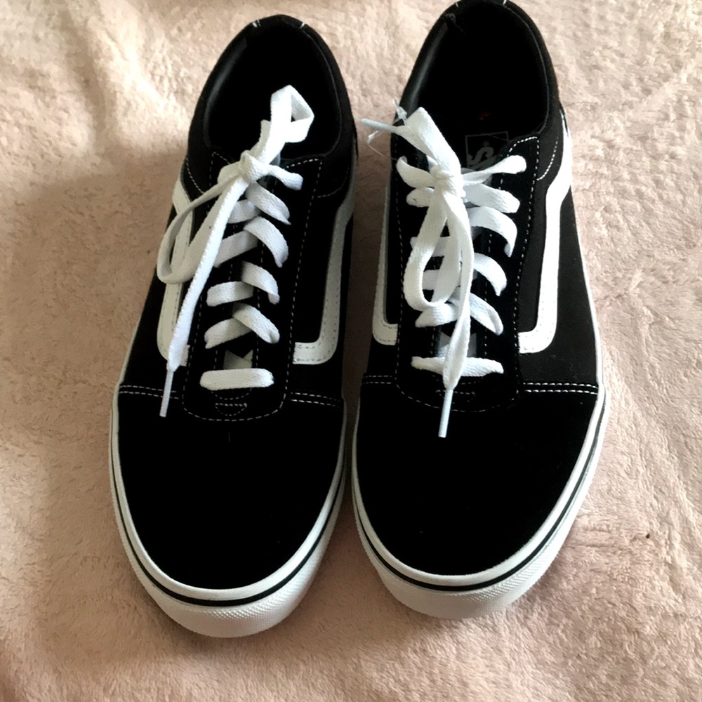 NWT size 6.5 in youth don’t fit me
